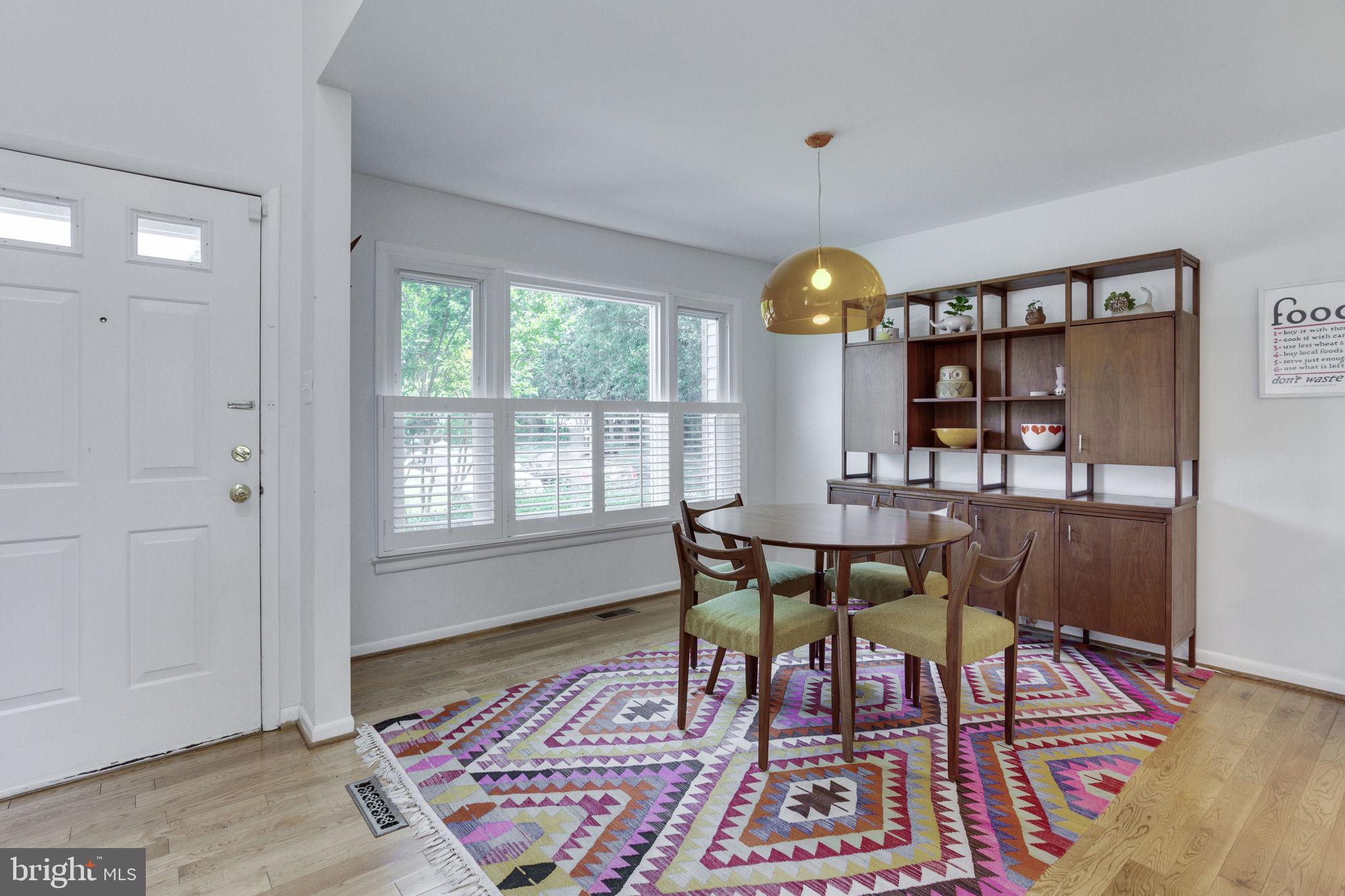 9129 Saffron Lane Silver Spring, MD 20901 - Photo 3 of 38 Enter into bright dining room