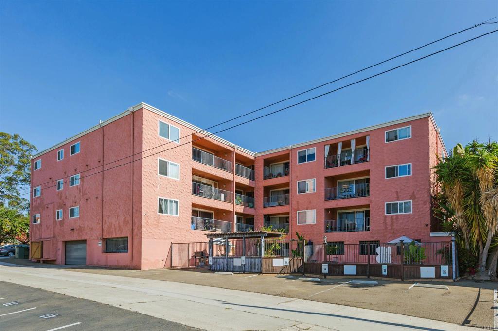 3688 1st Avenue, Unit 15 San Diego, CA 92103 - Photo 35 of 35 a front view of a building