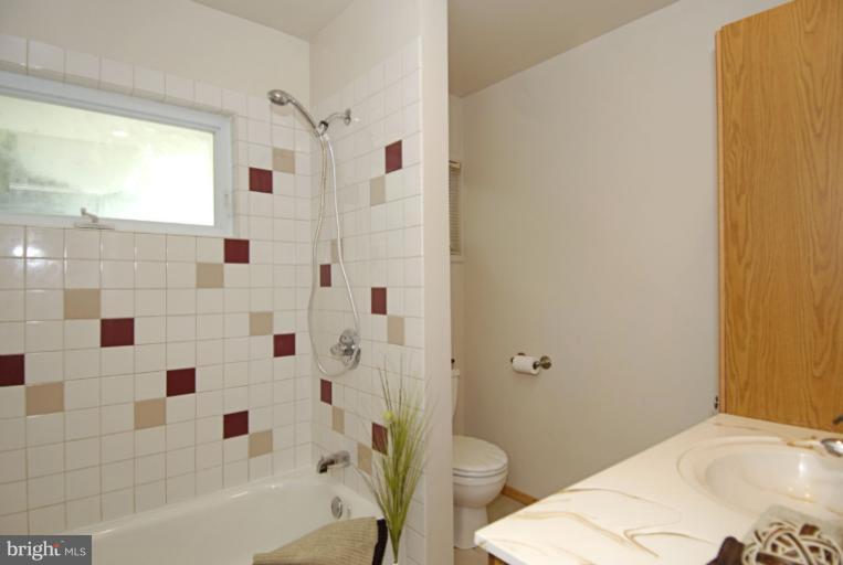 4810 Edgefield Road Bethesda, MD 20814 - Photo 3 of 17 Bath