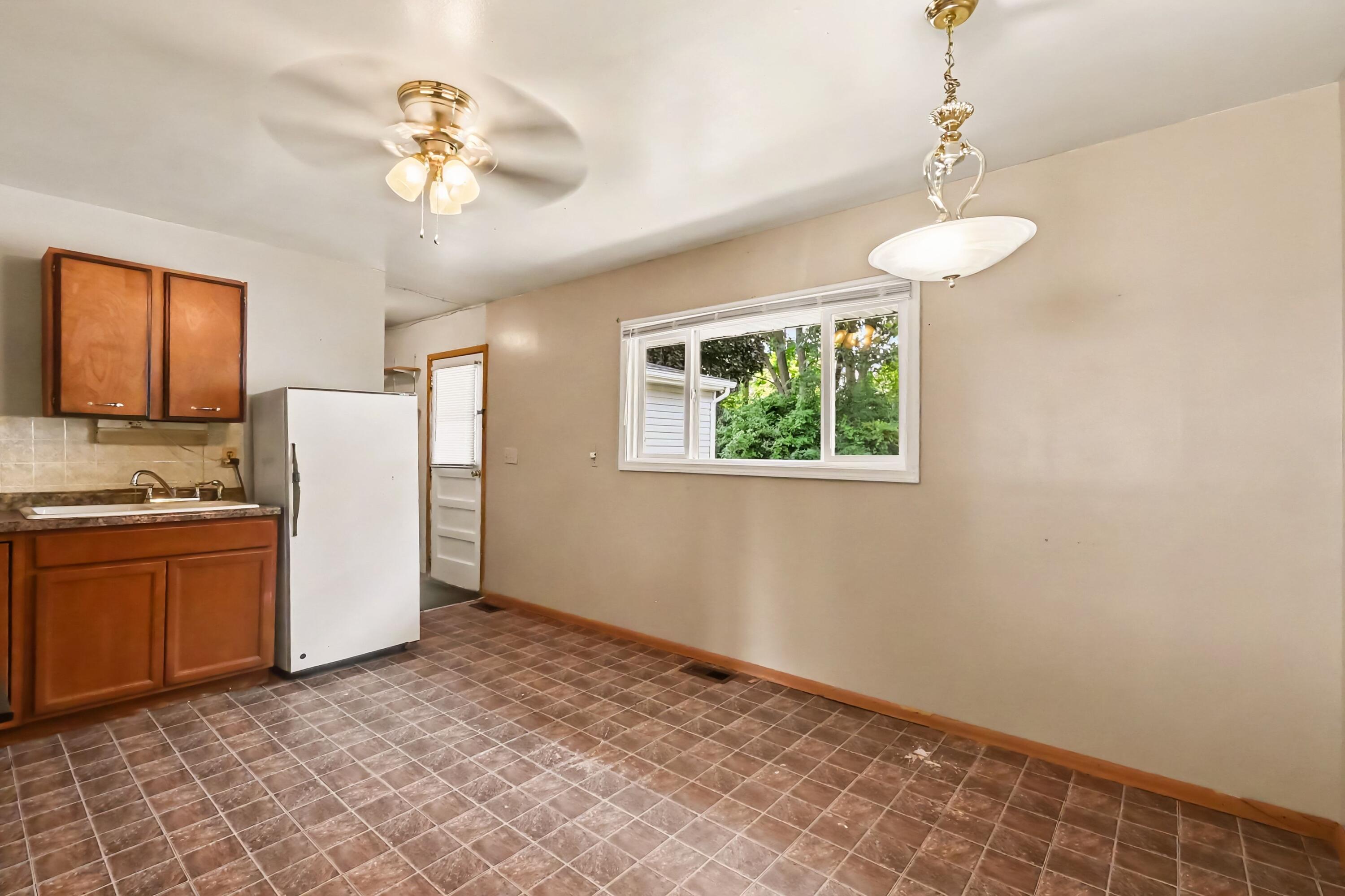 265 Amherst Street Jackson, MI 49203 - Photo 10 of 17 005_file_2499