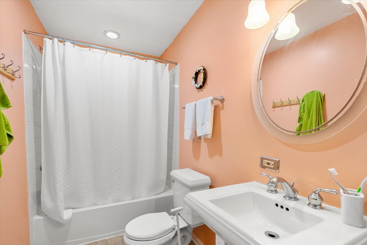 642 Dunham Road Gurnee, IL 60031 - Photo 11 of 33 a bathroom with a sink and toilet