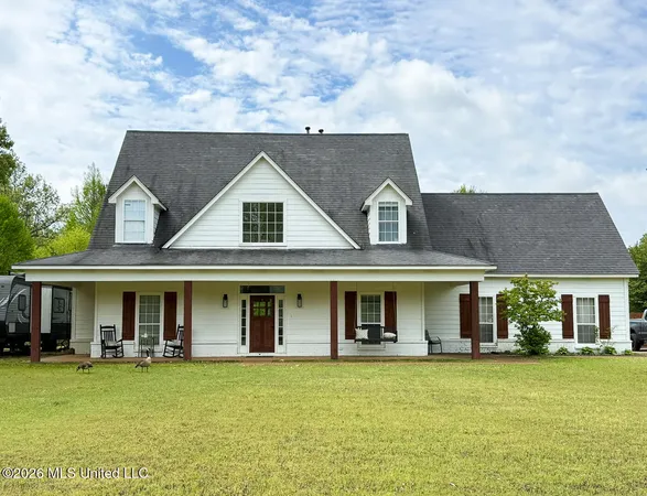 $495,000 | 695 Swinnea Lake Drive, Southaven, MS 38672