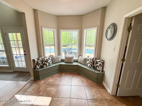 $495,000 | 695 Swinnea Lake Drive, Southaven, MS 38672