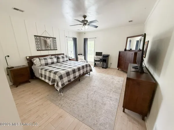 $495,000 | 695 Swinnea Lake Drive, Southaven, MS 38672