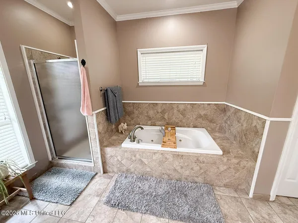 $495,000 | 695 Swinnea Lake Drive, Southaven, MS 38672
