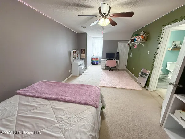 $495,000 | 695 Swinnea Lake Drive, Southaven, MS 38672