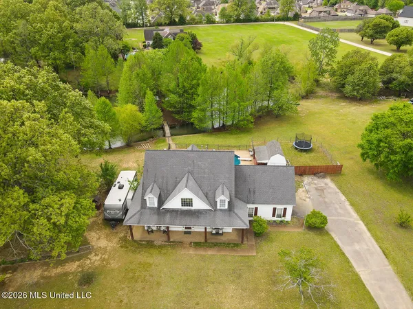 $495,000 | 695 Swinnea Lake Drive, Southaven, MS 38672
