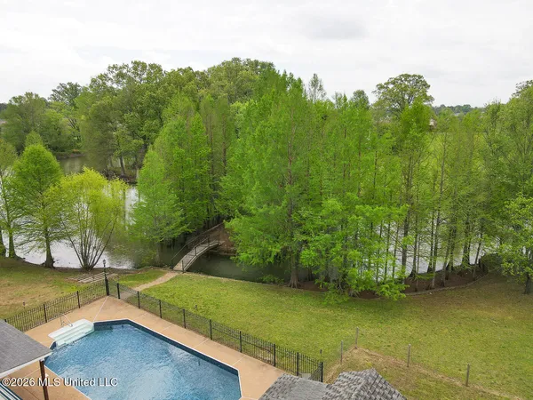 $495,000 | 695 Swinnea Lake Drive, Southaven, MS 38672