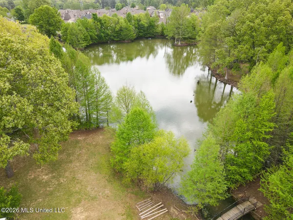 $495,000 | 695 Swinnea Lake Drive, Southaven, MS 38672