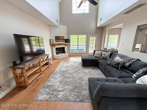 $495,000 | 695 Swinnea Lake Drive, Southaven, MS 38672