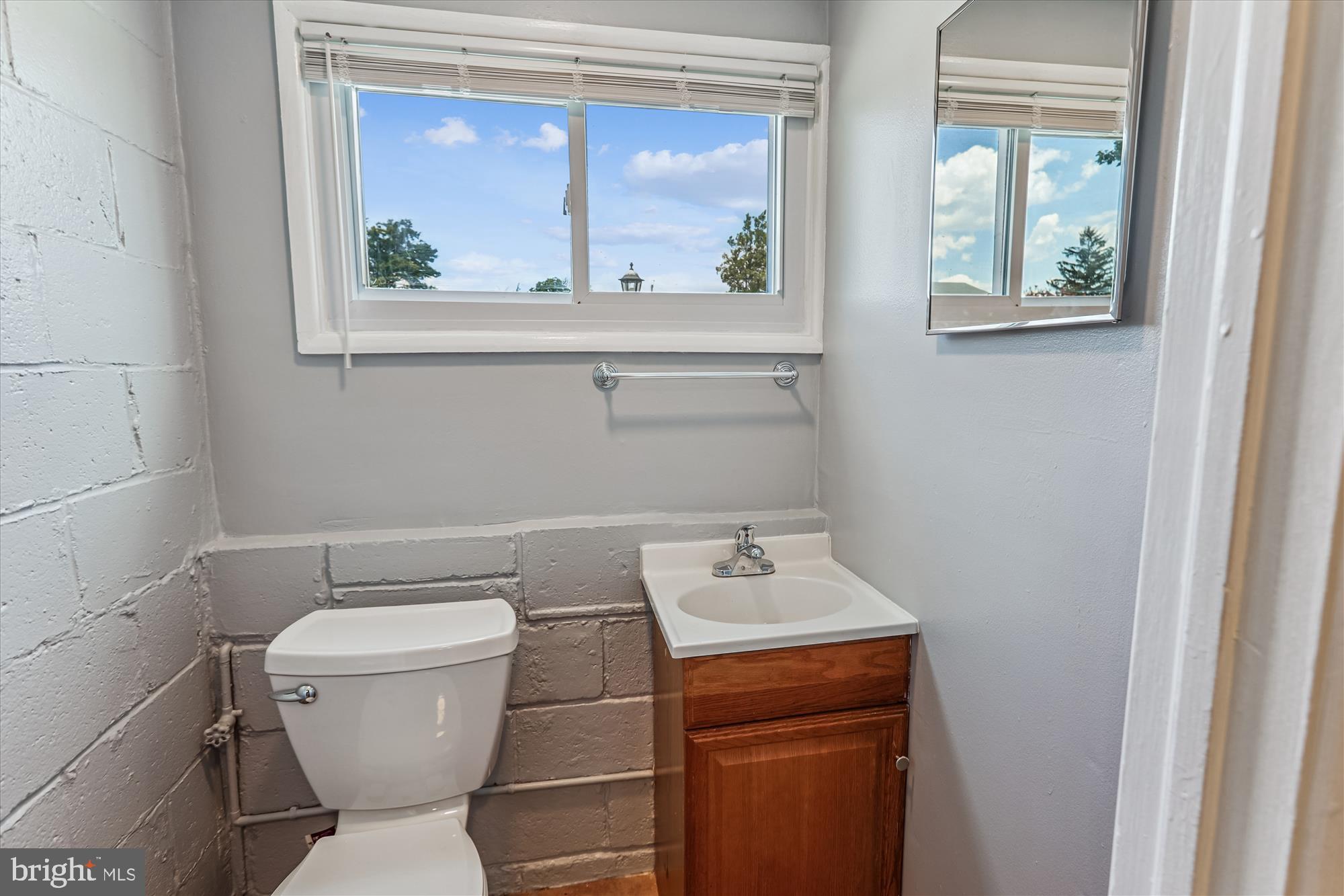 1007 Marksworth Road Baltimore, MD 21228 - Photo 23 of 28 Powder Room