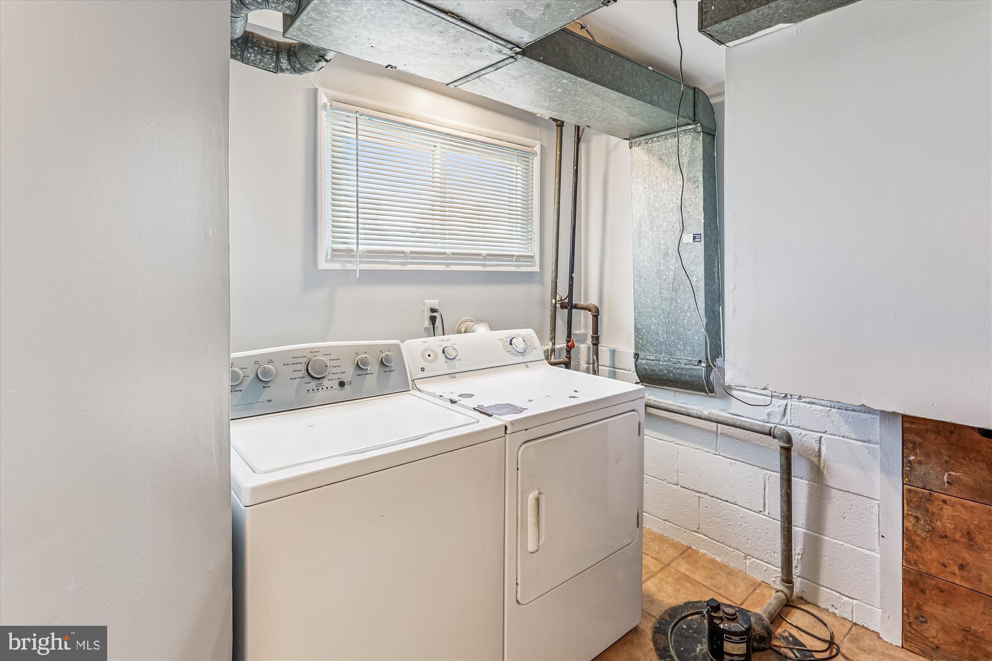 1007 Marksworth Road Baltimore, MD 21228 - Photo 24 of 28 Laundry