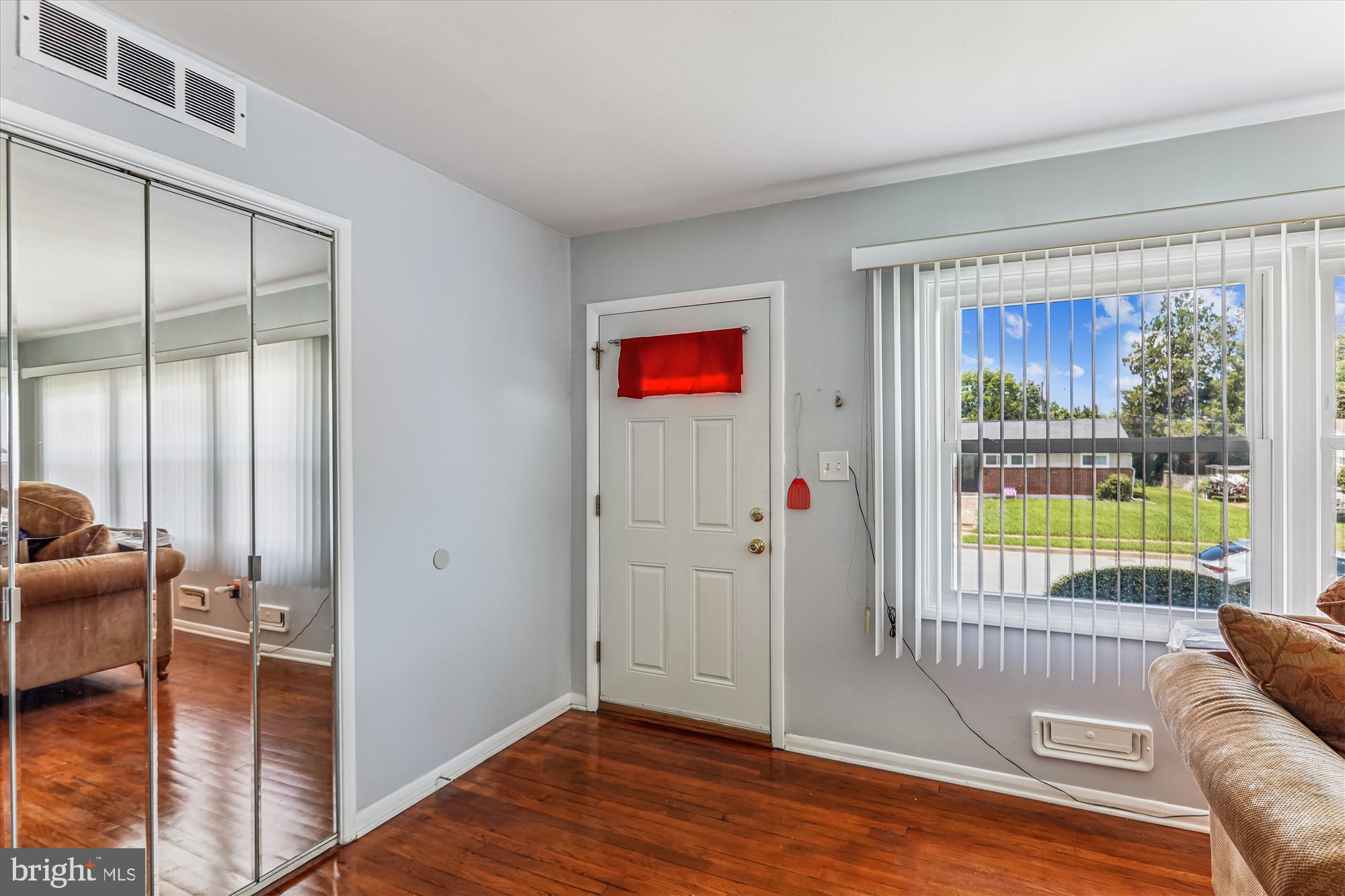 1007 Marksworth Road Baltimore, MD 21228 - Photo 6 of 28 Entry