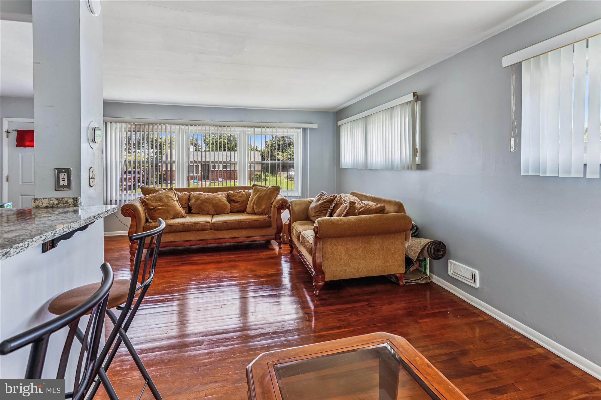 1007 Marksworth Road Baltimore, MD 21228 - Photo 7 of 28 Living Room