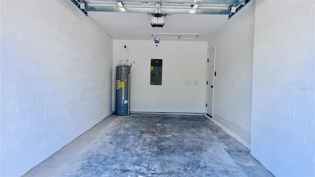 a view of a livingroom with entryway