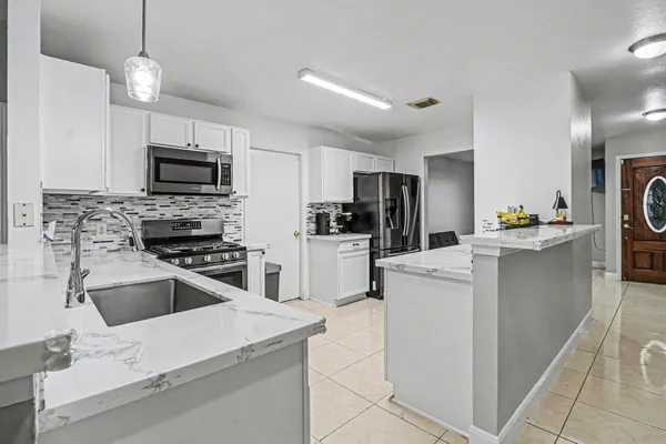 $2,000 | 2910 Meiko Drive, Houston, TX 77045
