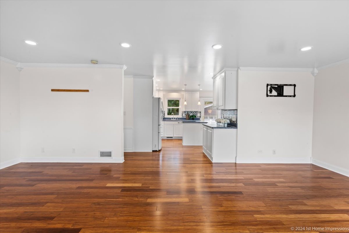 6803 97th Street Chicago Ridge, IL 60415 - Photo 5 of 28 Gallery Image 5