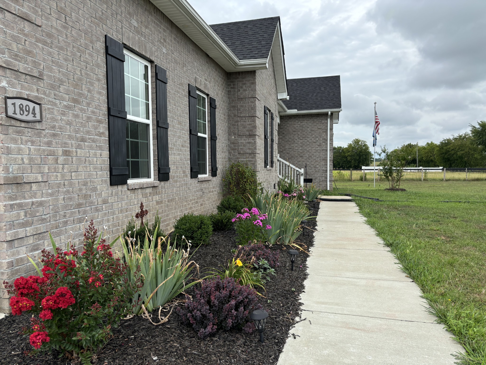 1894 Longview Road Bell Buckle, TN 37020 - Photo 3 of 28 Mature landscaping