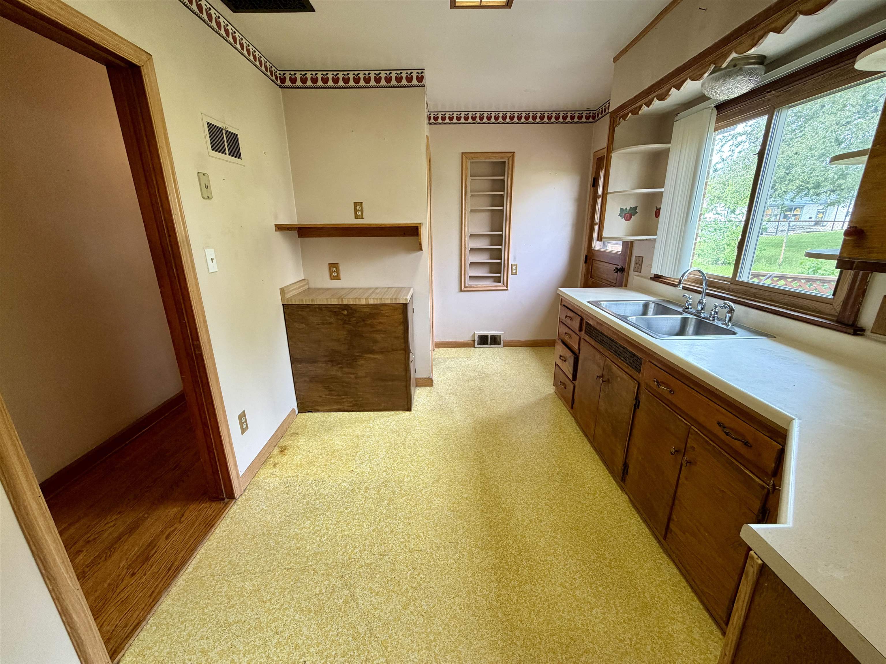 820 9th Avenue Monroe, WI 53566 - Photo 16 of 33