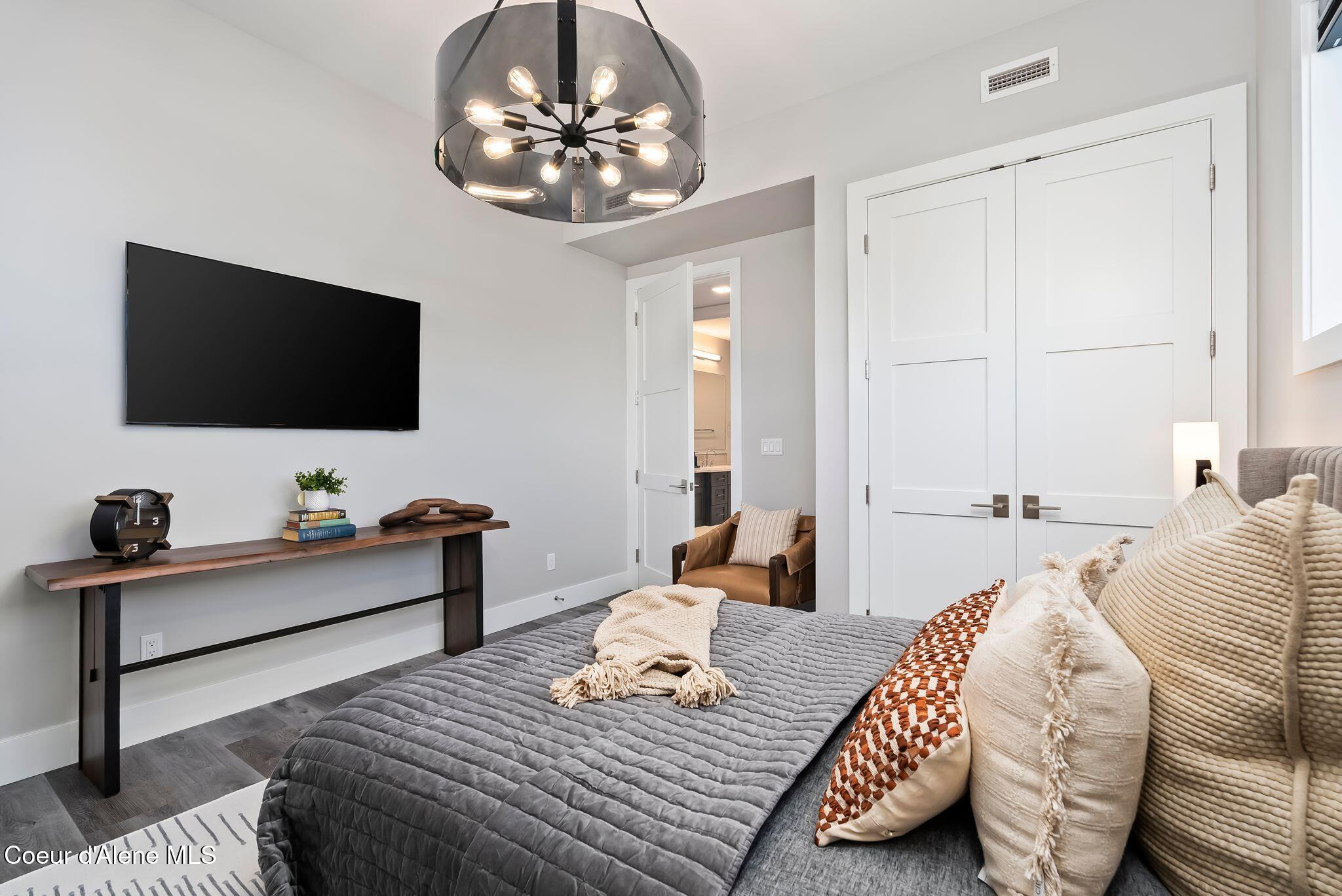 802 Sandpoint Avenue, Unit 8307 Sandpoint, ID 83864 - Photo 32 of 104 A7S07653