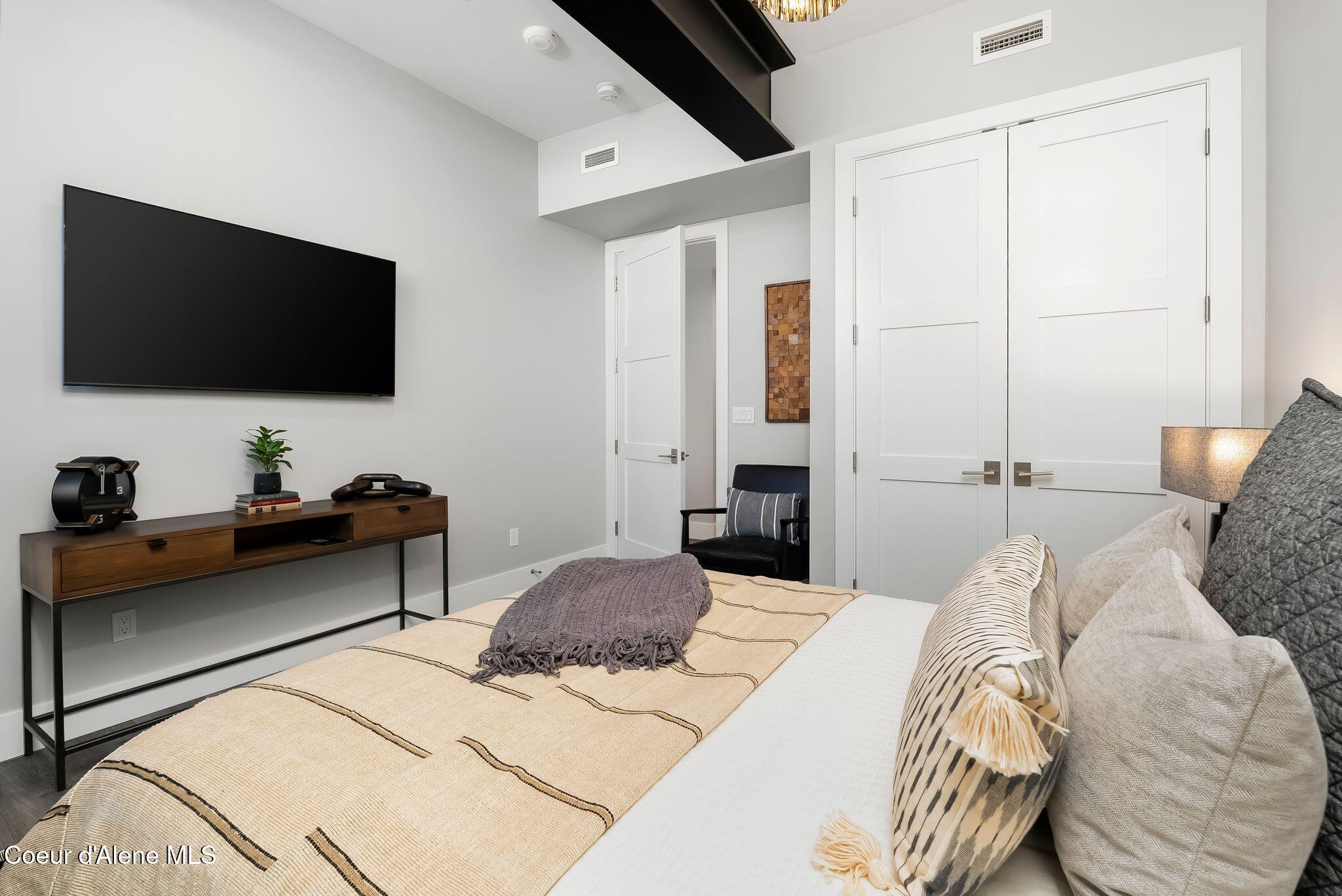 802 Sandpoint Avenue, Unit 8307 Sandpoint, ID 83864 - Photo 9 of 104 A7S07668