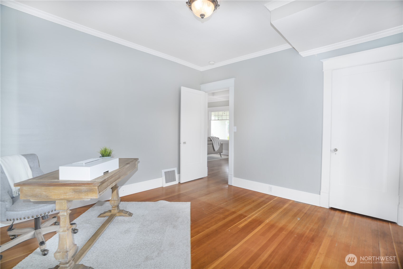 712 33rd Street Everett, WA 98201 - Photo 13 of 29 a workspace with furniture and wooden floor