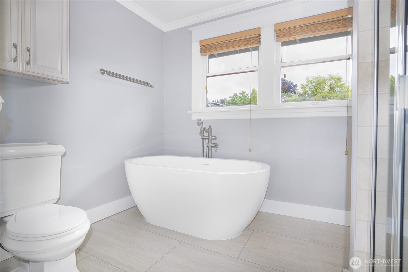 712 33rd Street Everett, WA 98201 - Photo 19 of 29 a bathroom with a toilet a sink and a window
