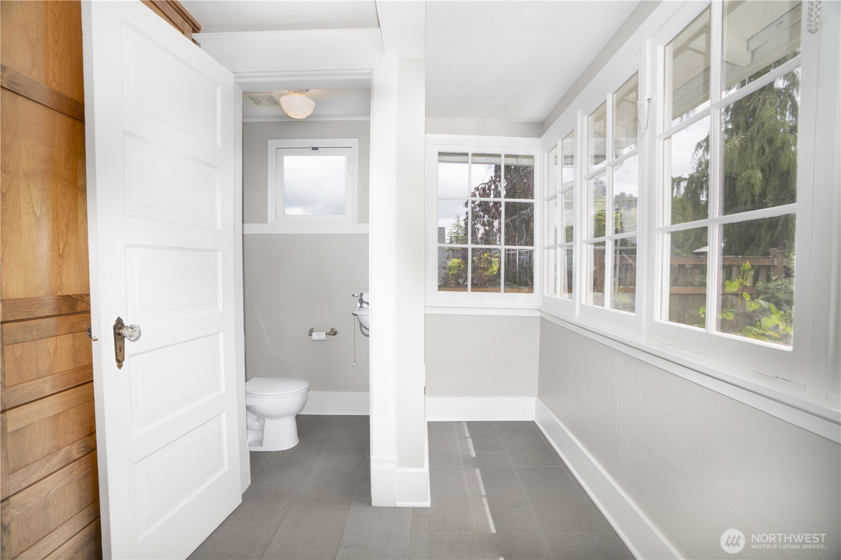 712 33rd Street Everett, WA 98201 - Photo 20 of 29 a view of a bathroom with a toilet