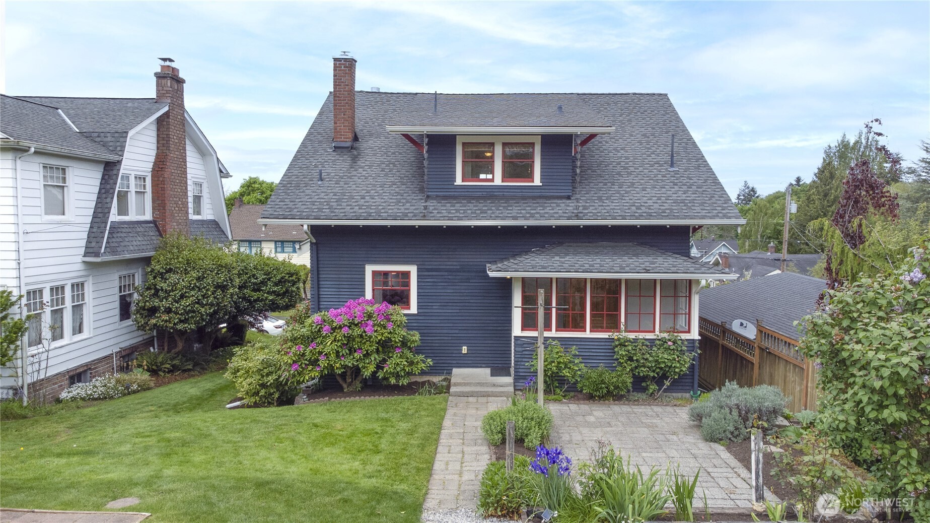712 33rd Street Everett, WA 98201 - Photo 23 of 29 a front view of a house with a yard