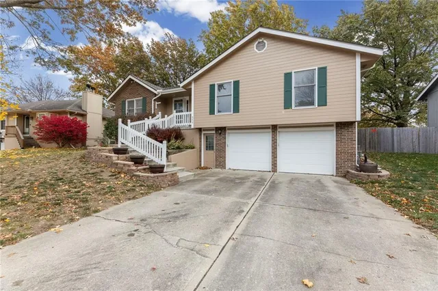 $295,000 | 313 Southeast Bristol Drive, Lee's Summit, MO 64063