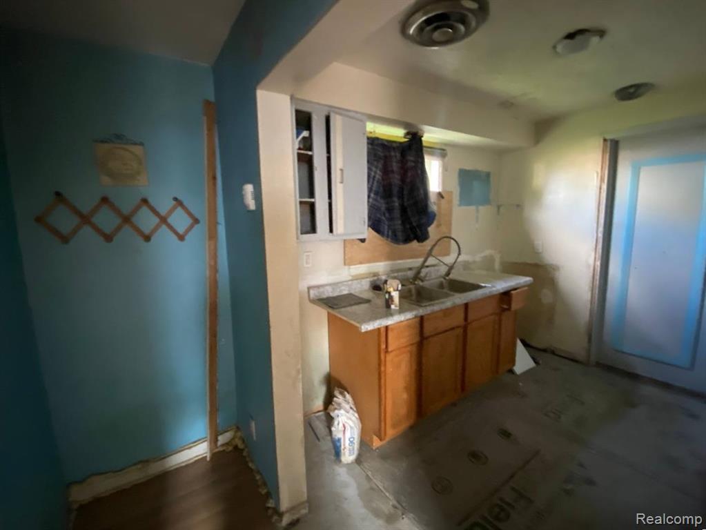 5632 Hughes Road Lansing, MI 48911 - Photo 10 of 25
