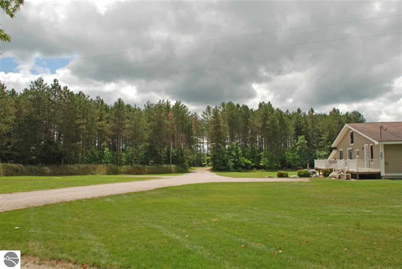975 North Thompsonville Road Beulah, MI 49617 - Photo 22 of 33 1774896-21.JPG