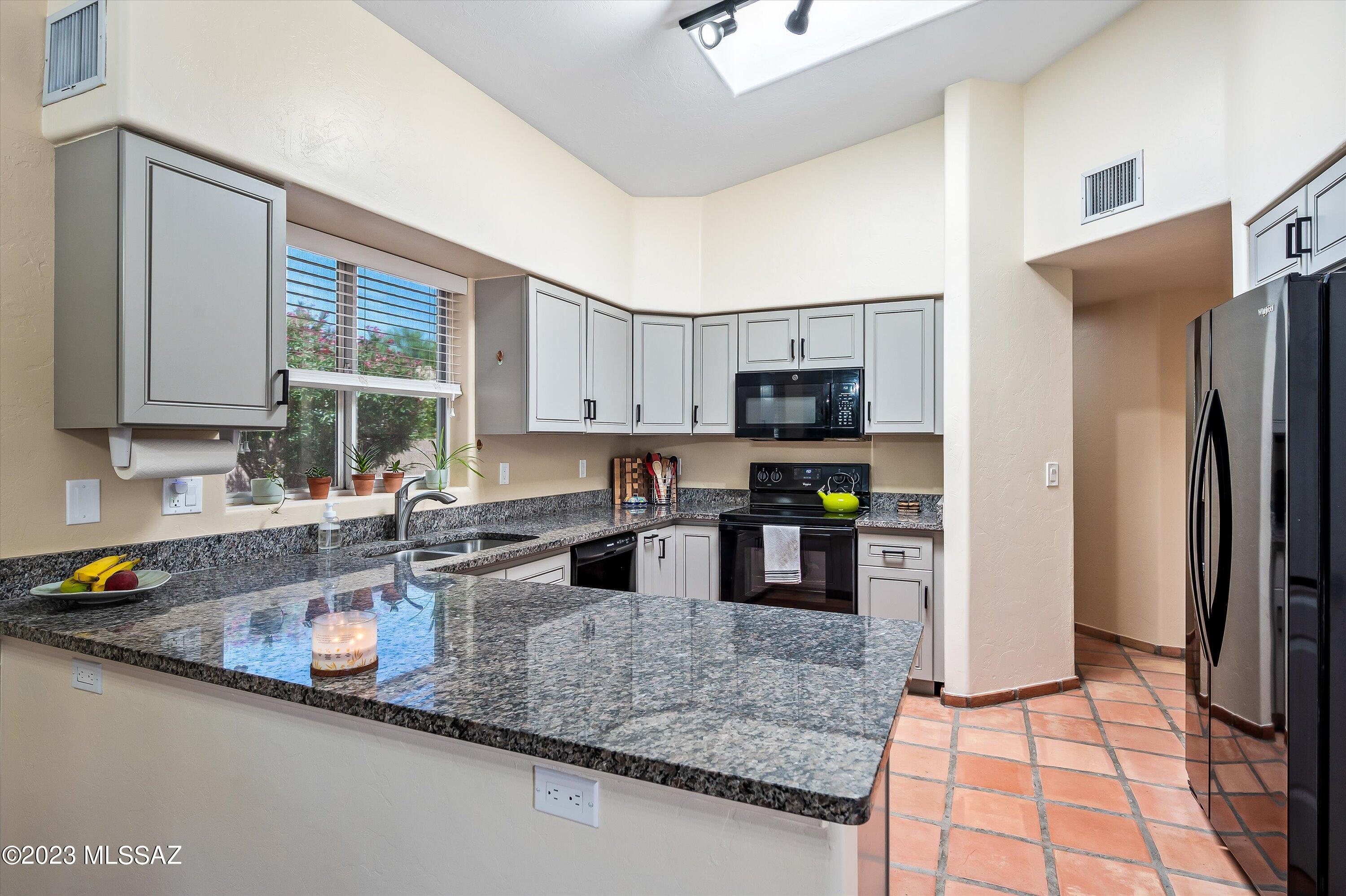 412 Ajax Peak Road Oro Valley, AZ 85737 - Photo 14 of 36