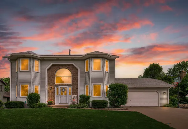 $425,000 | 7855 Upper 26th Street North, Oakdale, MN 55128