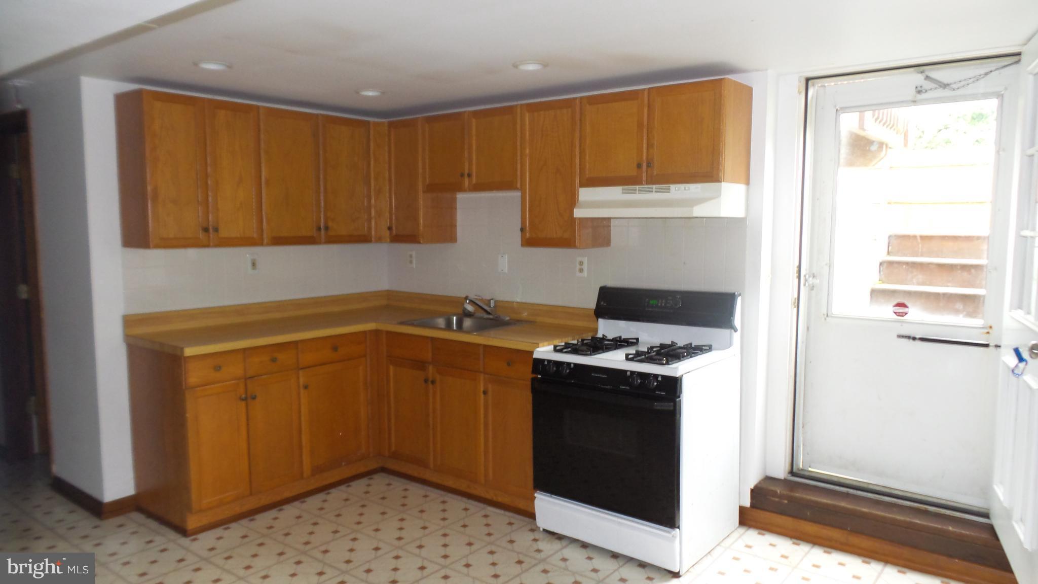 30 Cliffwood Road Baltimore, MD 21206 - Photo 11 of 15 in-law suite Kitchen