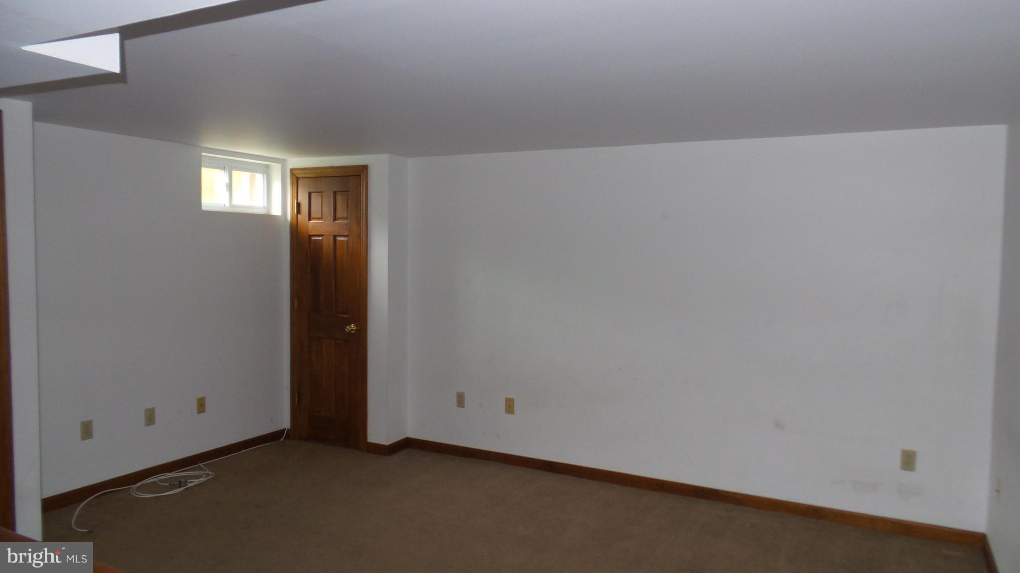 30 Cliffwood Road Baltimore, MD 21206 - Photo 12 of 15 in-law suite Living Room