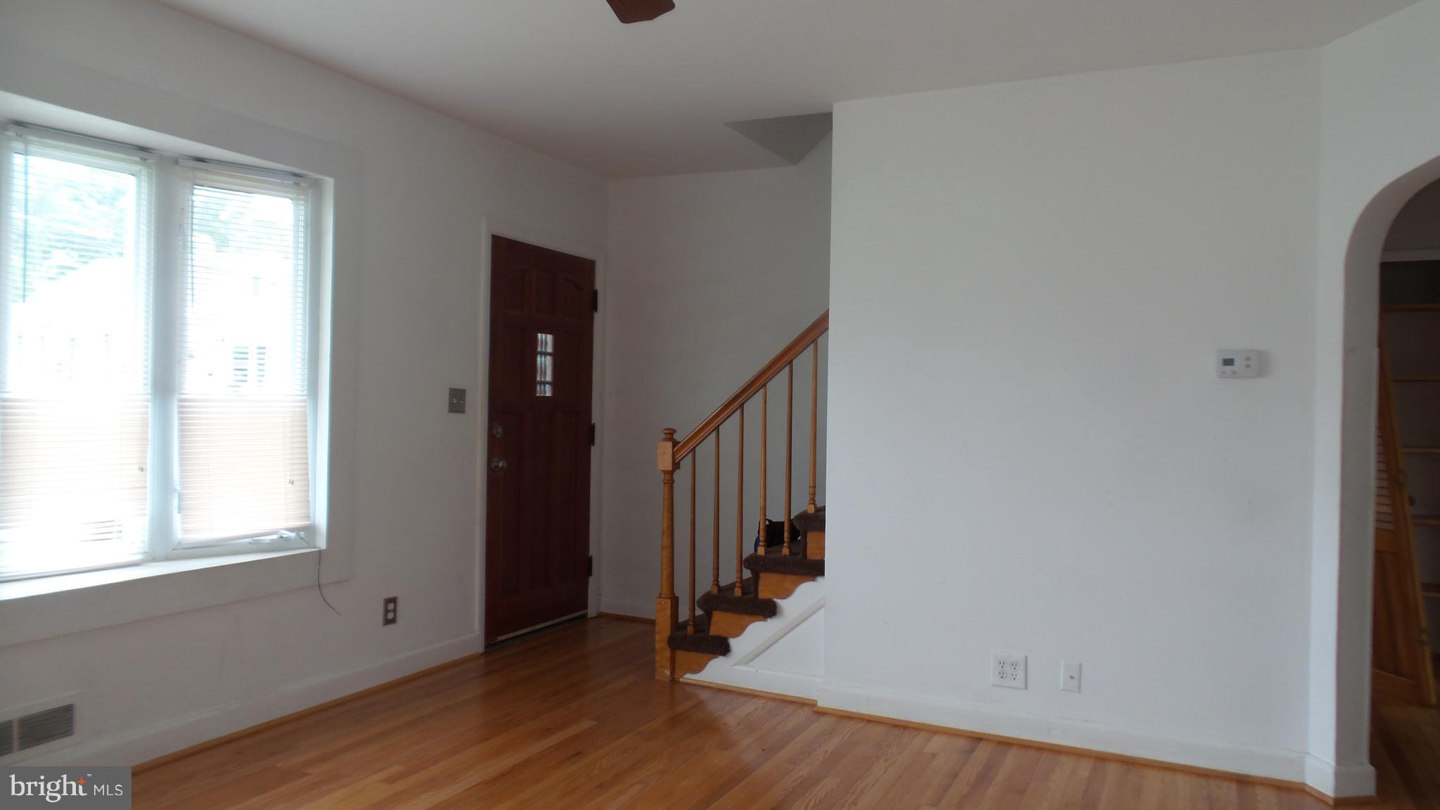 30 Cliffwood Road Baltimore, MD 21206 - Photo 6 of 15 Living Room