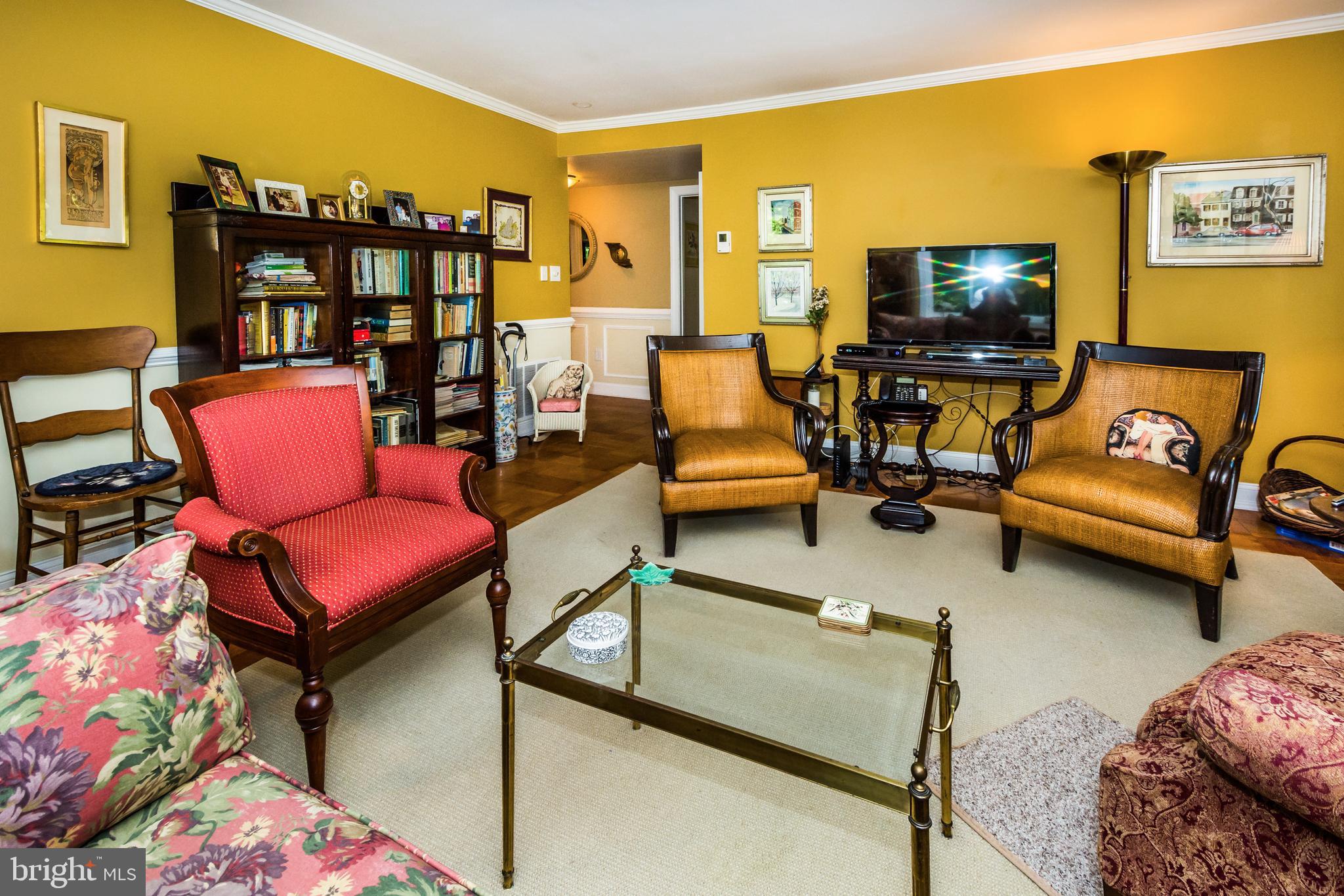 22 Cross Keys Road, Unit 22C Baltimore, MD 21210 - Photo 11 of 38 Living Room