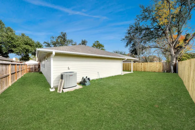 $2,300 | 15411 Town Green Drive, Houston, TX 77083