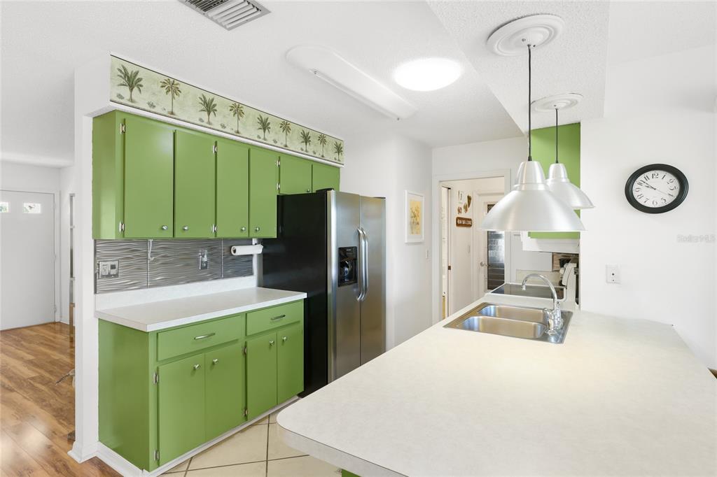 1220 Falcon Road Venice, FL 34293 - Photo 10 of 55 Gallery Image 10