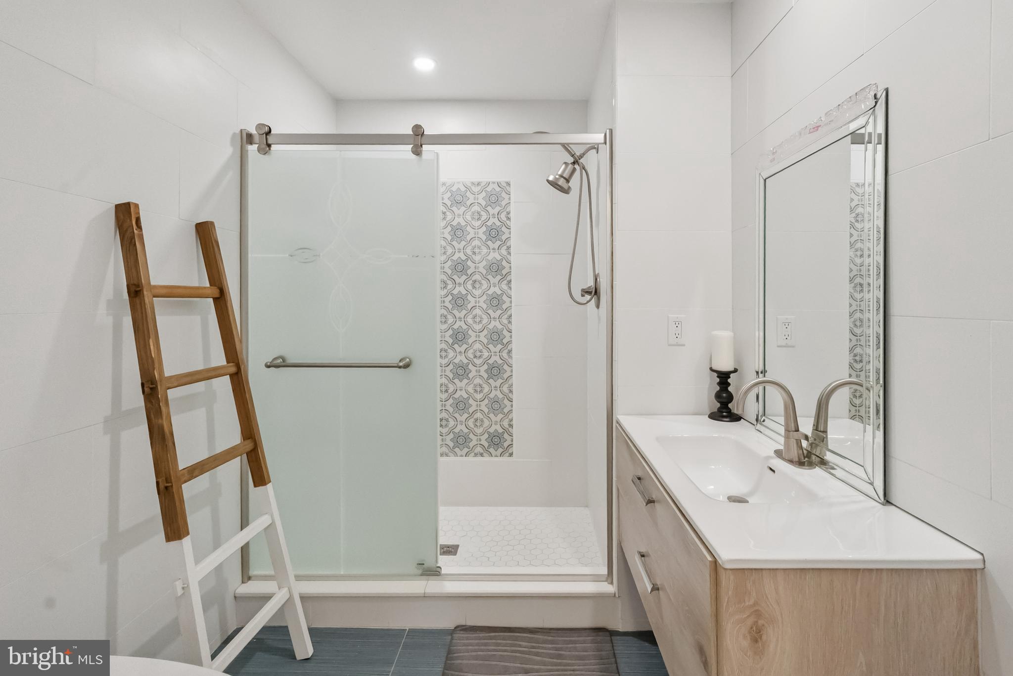 10900 Tara Road Potomac, MD 20854 - Photo 25 of 33 a bathroom with a tub sink and mirror