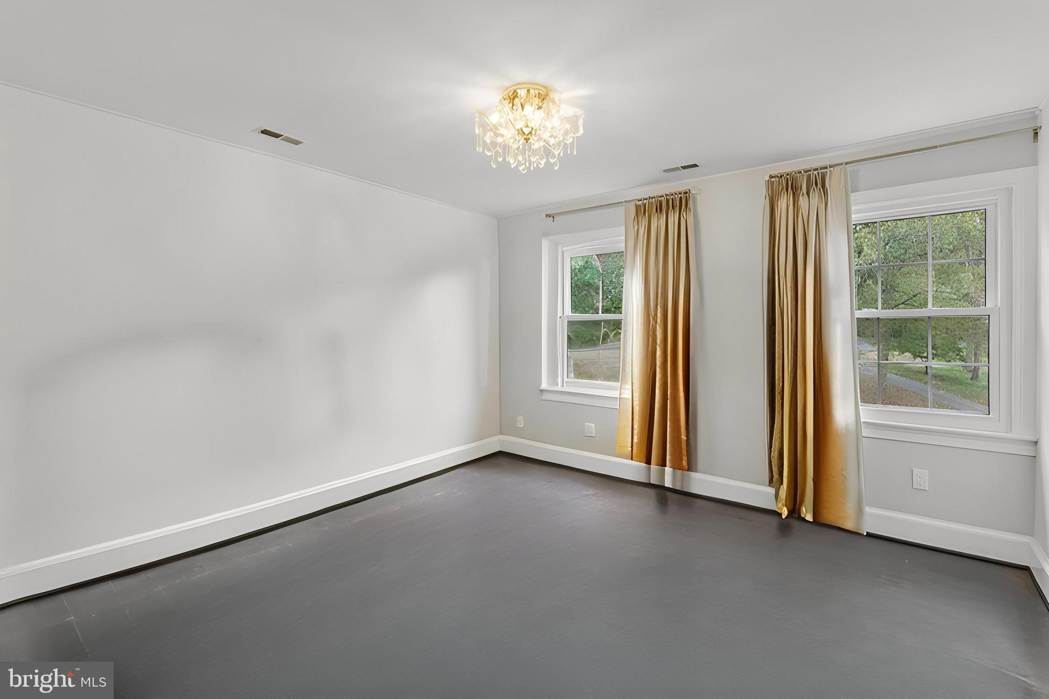 10900 Tara Road Potomac, MD 20854 - Photo 26 of 33 an empty room with a window