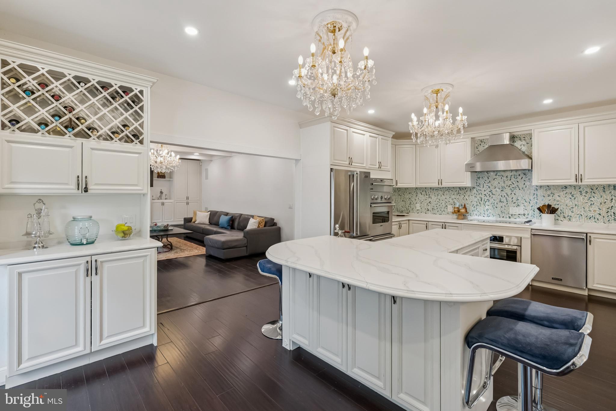 10900 Tara Road Potomac, MD 20854 - Photo 10 of 33 a kitchen that has a lot of cabinets in it and appliances