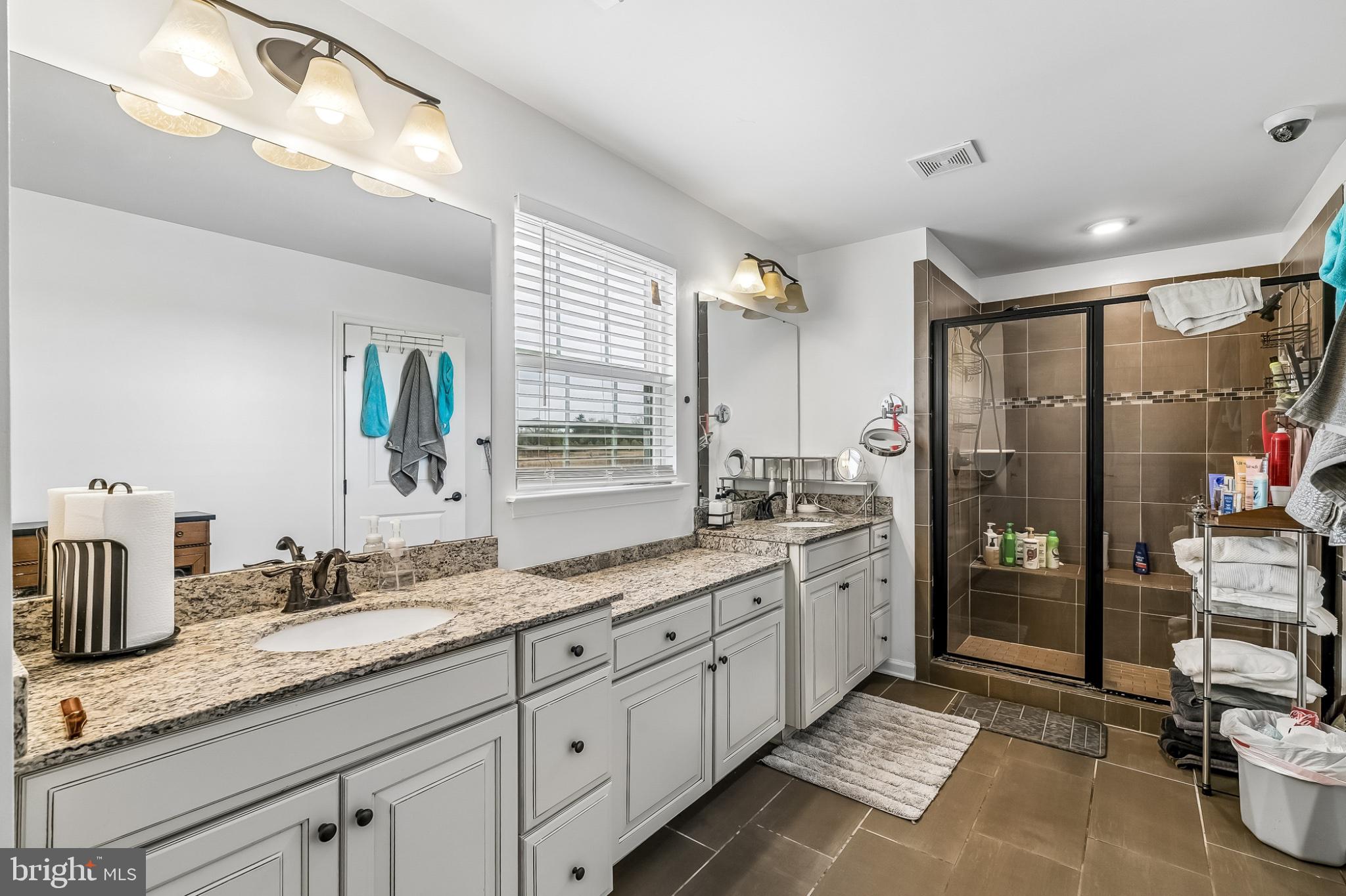 14081 Carriage Ford Road Nokesville, VA 20181 - Photo 15 of 40 Modern bathroom with elegant finishes.