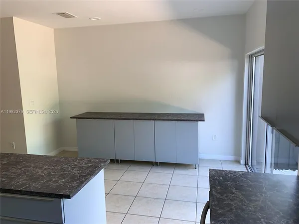 $2,000 | 3001 Southeast 17th Avenue, Unit 3001, Homestead, FL 33035