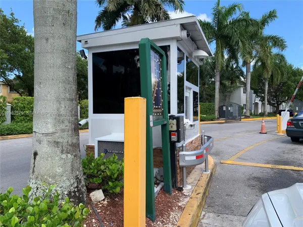 $2,000 | 3001 Southeast 17th Avenue, Unit 3001, Homestead, FL 33035