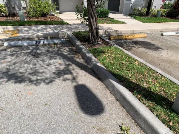 $2,000 | 3001 Southeast 17th Avenue, Unit 3001, Homestead, FL 33035