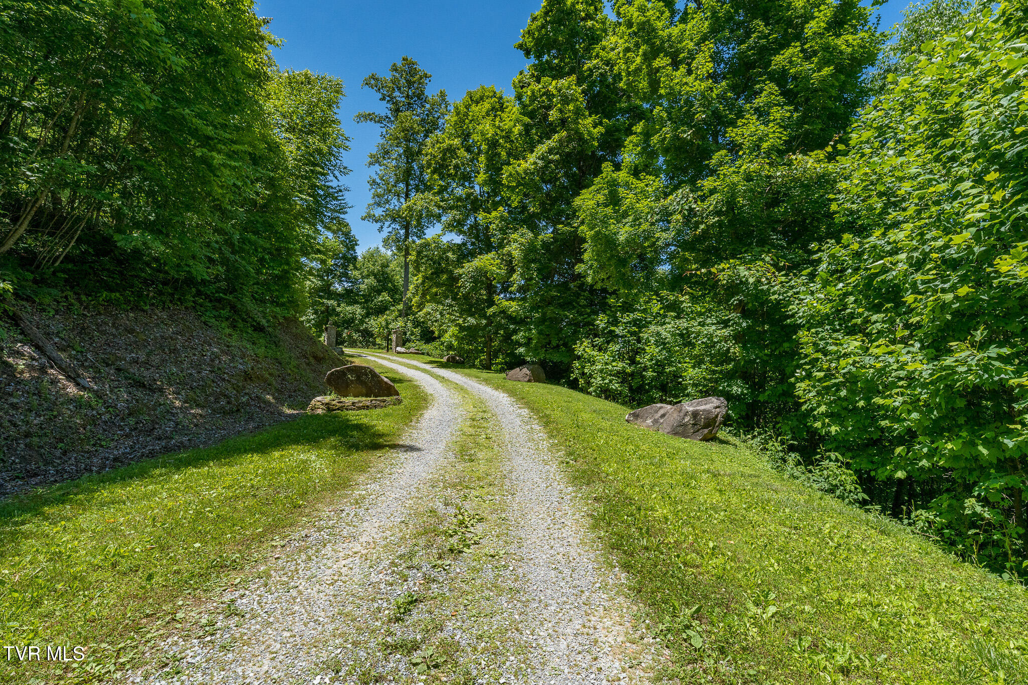 3 Ridgetop Lane, Unit 3 Unicoi, TN 37692 - Photo 3 of 20 Ridgetop Ln (46 of 47)