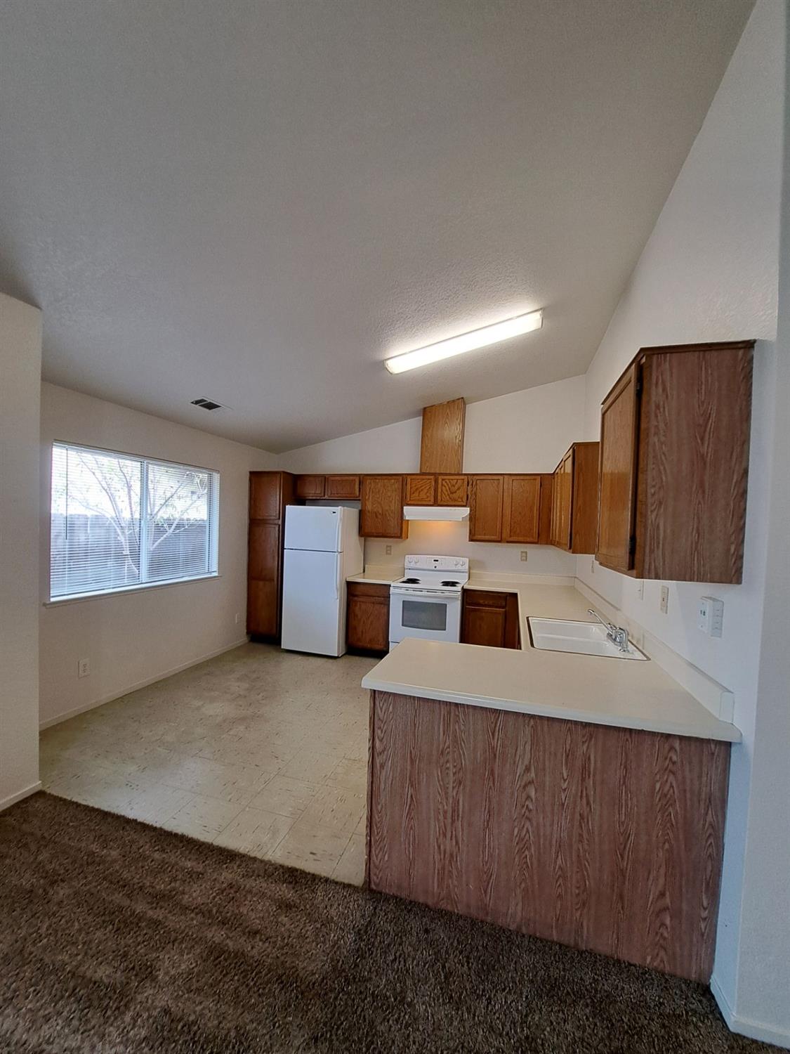 12486 Georgia Lane Madera, CA 93637 - Photo 6 of 17 a large room with a bed and window