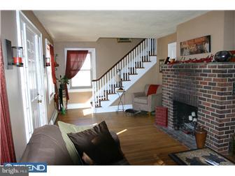 65 Warwick Road Stratford, NJ 08084 - Photo 2 of 7 Living Room
